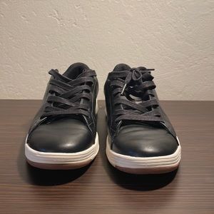 Perry Ellis sneaker